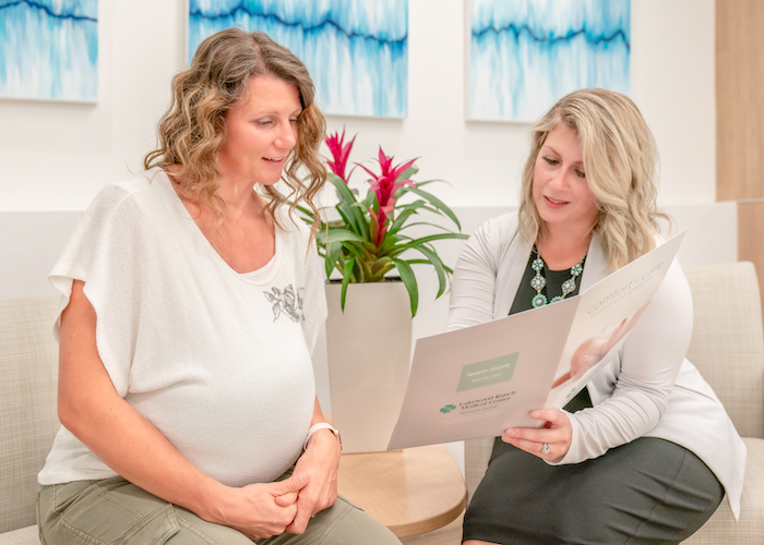 Chrissy Coney developing a birth plan with a patient