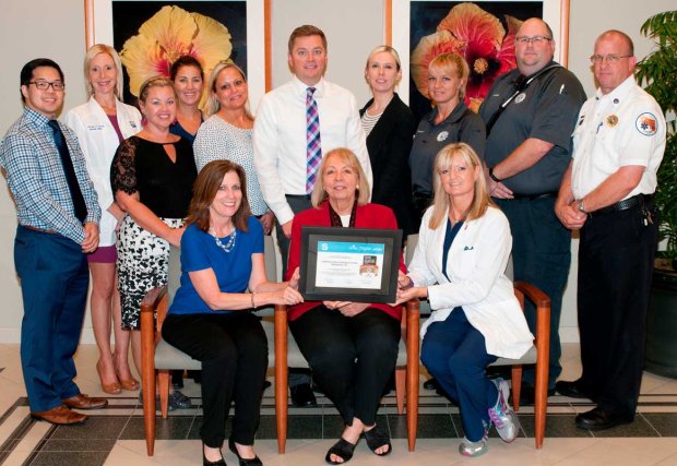 Lakewood Ranch Medical Center staff with award