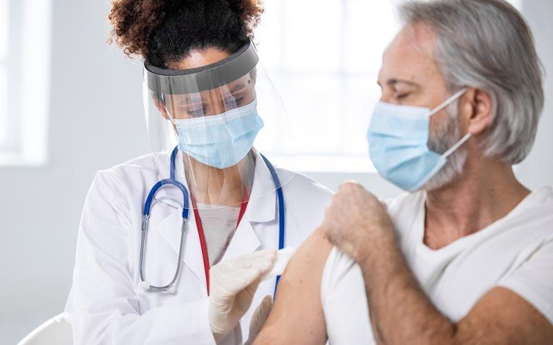 Female doctor with male patient