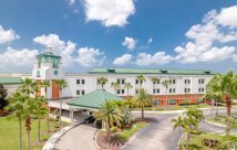 Front entrance to Lakewood Ranch Medical Center